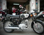 Honda CA175 đời 1968 'bóng bẩy' đất Sài Gòn