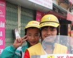 Nữ sinh làm xe ôm ở Hà Nội