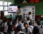 Học sinh Quảng Nam học cách nhận biết bom mìn