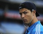 'Real khóa chân Ronaldo bằng mức lương kỷ lục'