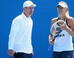 Sharapova bất ngờ chia tay HLV