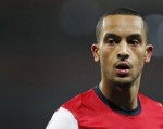 Walcott lên bàn mổ: Arsenal mừng, tuyển Anh lo