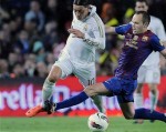 Iniesta chưa hết ngạc nhiên vì Real bán Ozil