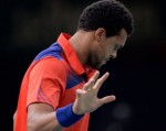 Djokovic mướt mồ hôi ở trận đầu Paris Masters