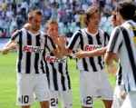 Pirlo qua mặt Del Piero về khoản sút phạt