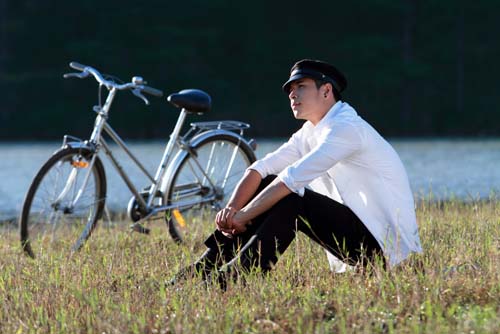 Trương Thế Vinh lãng mạn với xe đạp