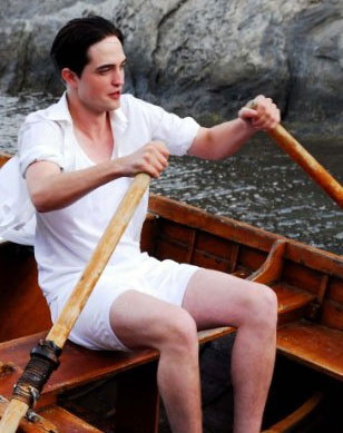 Robert Pattinson trong vai họa sĩ Tây Ban Nha Dali. Ảnh: APT Films.