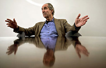 Tiểu thuyết gia Mỹ Philip Roth.