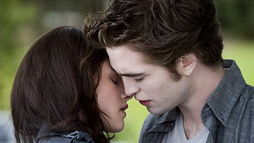 Bella và Edward trong New Moon bộ phim dựa trên tiểu thuyết Meyer