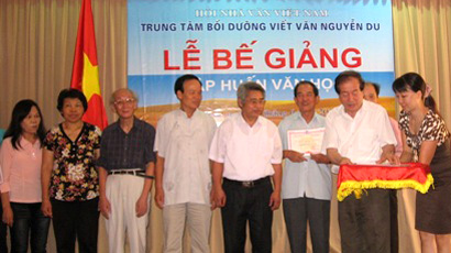 Tại buổi bế giảng lớp học sáng 18/6/2010