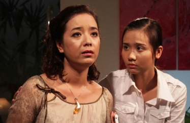 Diễn viên Chiều Xuân và Phan Minh Huyền trong phim Lời thú nhận của Eva