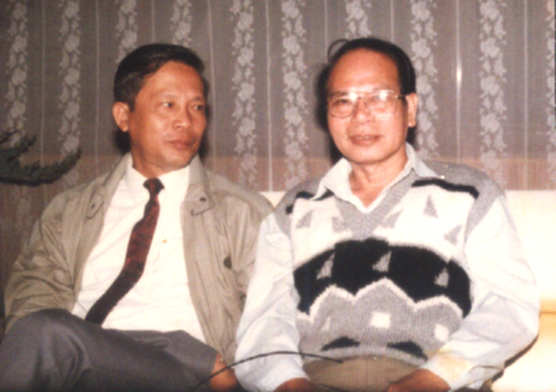 Nhà thơ Nguyễn Khoa Điềm (bên trái) và nhà văn Đoàn Minh Tuấn